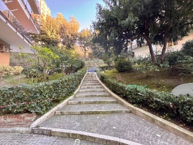 Quadrilocale via San Domenico 38, Vomero, Napoli