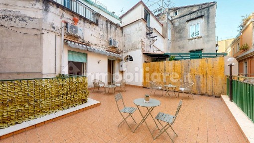 Bilocale Vico dei Corrieri 30, Porto - Municipio, Napoli