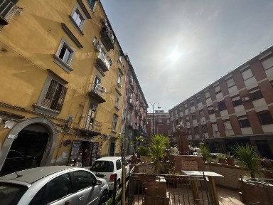 Trilocale piazzetta San Gennaro a Materdei, Stella - Materdei, Napoli
