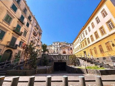 Monolocale Vico Lungo San Matteo, Quartieri Spagnoli, Napoli
