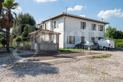 Capannone in Vendita
