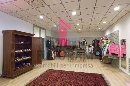 Capannone in Vendita