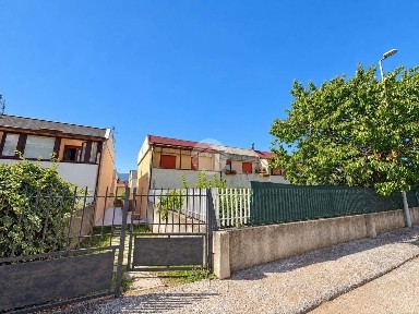 Villa a schiera via belgio 8, Pettino - Cansatessa, L'Aquila