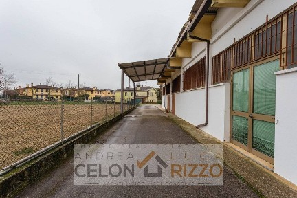 Capannone in Vendita