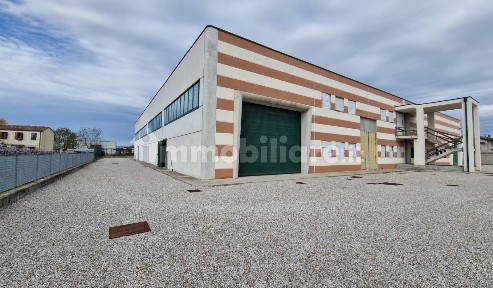 Capannone in Vendita