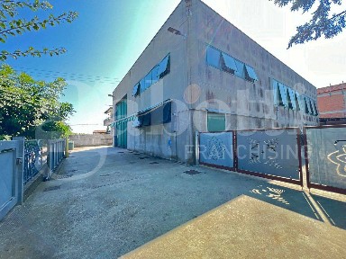Capannone in Vendita