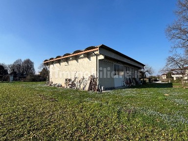 Capannone in Vendita