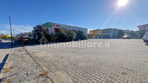 Capannone in Vendita