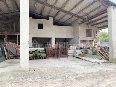 Capannone in Vendita