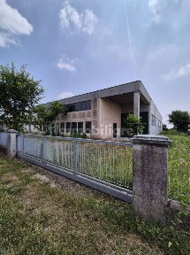 Capannone in Vendita
