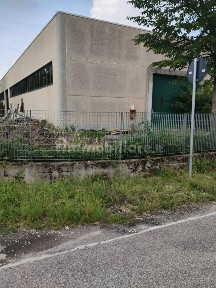 Capannone in Vendita