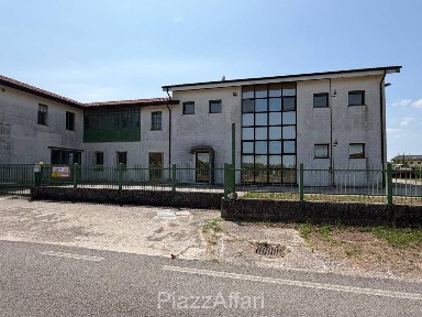 Capannone in Vendita