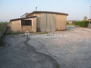 Capannone in Vendita