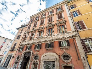 Trilocale via di Capo le Case, Spagna, Roma
