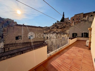 Terratetto plurifamiliare 159 m², ottimo stato, Centro, Matera