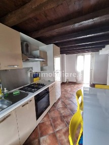 Bilocale buono stato, su più livelli, Centro Storico, Pavia