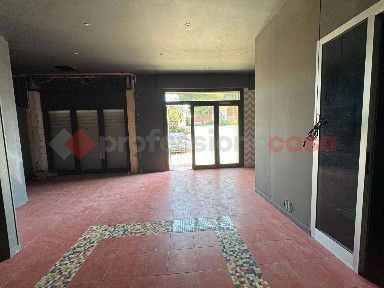 Locale commerciale in Affitto