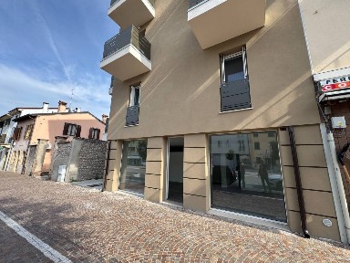 Locale commerciale in Affitto