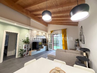 Villa a schiera via Magenta 17, Centro, Lomagna