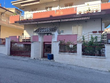 Trilocale via Emilio Casella 23, Centro, Cepagatti