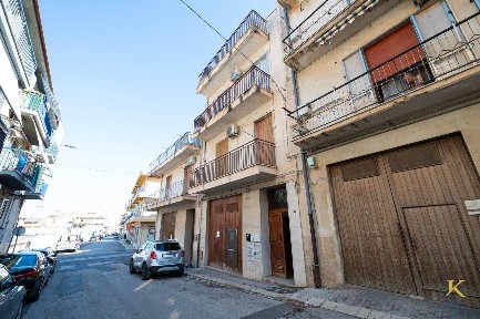 Trilocale via Fratelli Cervi 28, Centro, Comiso