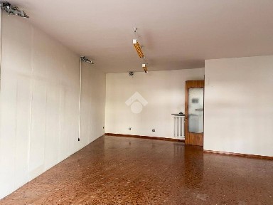 Locale commerciale in Affitto