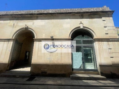 Locale commerciale in Vendita