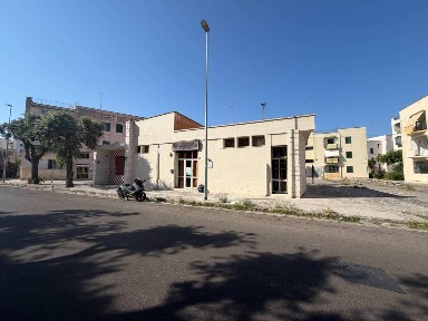 Locale commerciale in Vendita