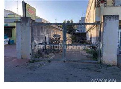 Negozio all'asta via Giorgione 2/ 4, Monteroni di Lecce