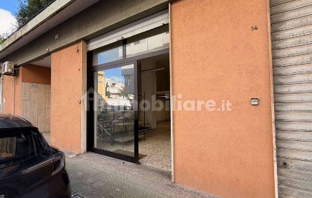 Locale commerciale in Vendita