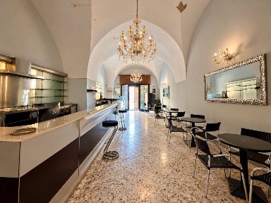 Locale commerciale in Vendita