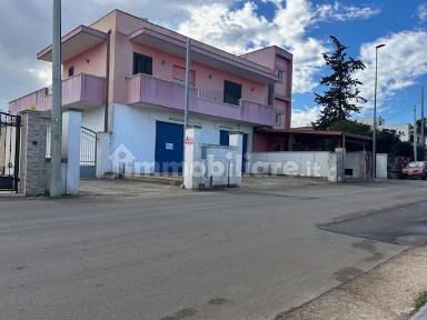 Locale commerciale in Vendita