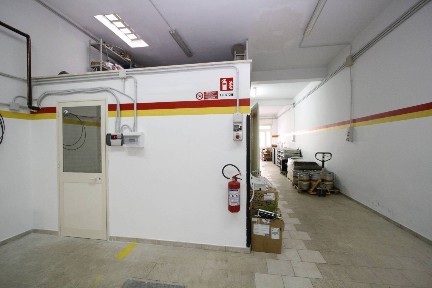 Locale commerciale in Vendita