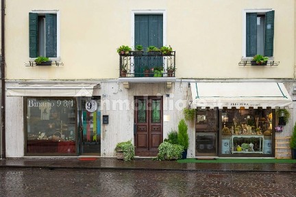 Negozio all'asta, Lecce