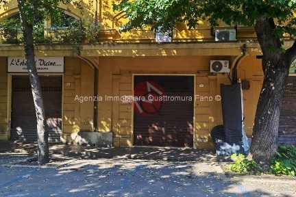 Locale commerciale in Affitto