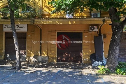 Locale commerciale in Affitto