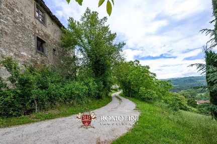 Terratetto unifamiliare 358 m², da ristrutturare, Centro, Bibbiena