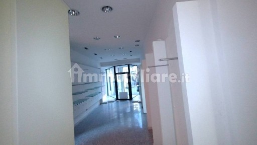 Locale commerciale in Affitto