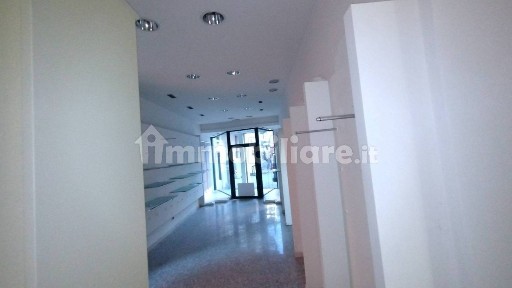 Locale commerciale in Affitto