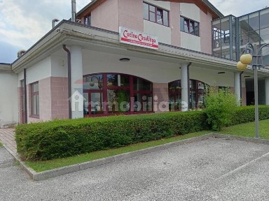 Locale commerciale in Affitto
