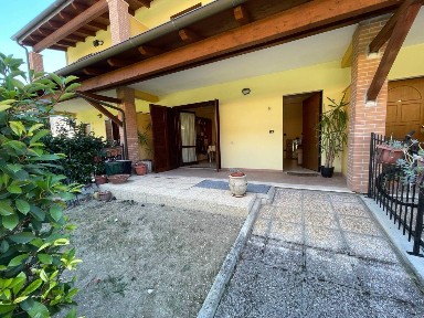 Villa a schiera via R. Paolucci 9, Manoppello Scalo, Manoppello
