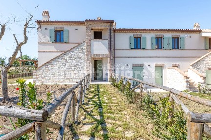 Villa a schiera via ancarano 3, Sirolo