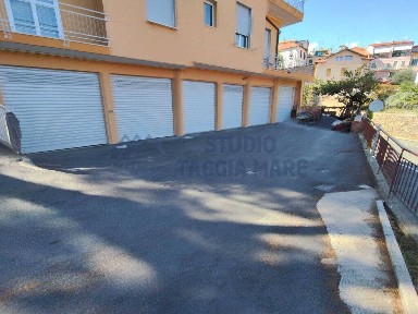 Capannone in Vendita