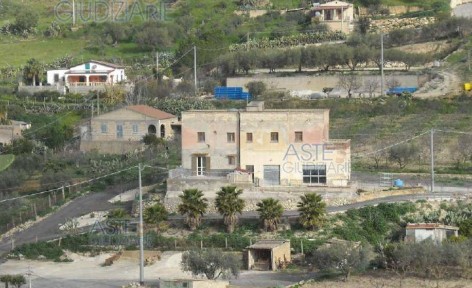 Villa all'asta Contrada Montagna, Sommatino