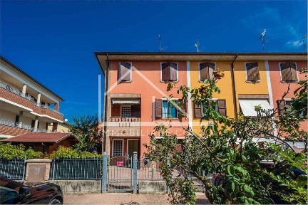 Villa a schiera via Borghi, 3, Prato, Correggio