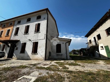 Cornuda, Via Piave, 12