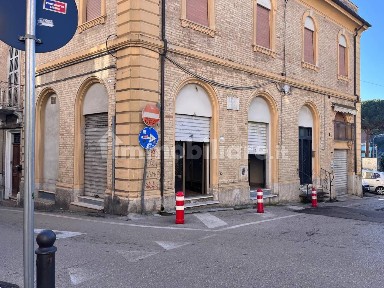 Locale commerciale in Affitto