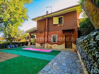 Villa a schiera viale Arrigo Boito, Zona Valcanneto, Ceri, Borgo San Martino, Cerveteri