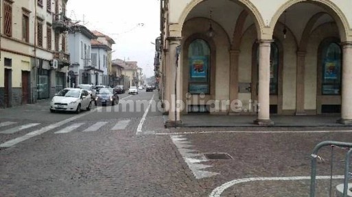 Magazzino all'asta via G. Garibaldi 1, Trecate