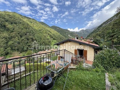 Bilocale via Foppe 6, Centro, Erve